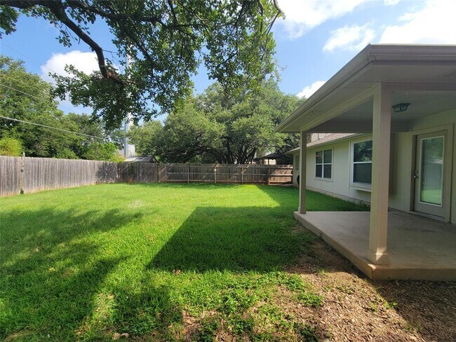 Building Photo - 3307 St Genevieve Dr