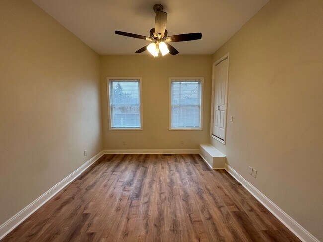 Building Photo - 4739 Essex Way