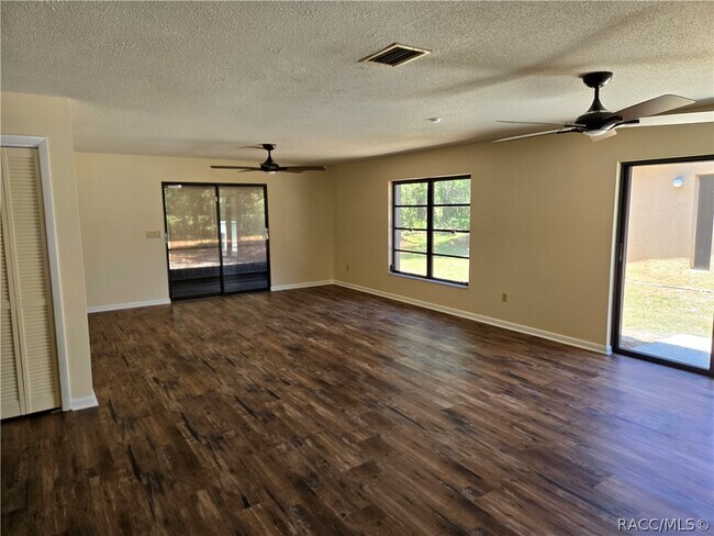 Building Photo - 79 Chinaberry Cir