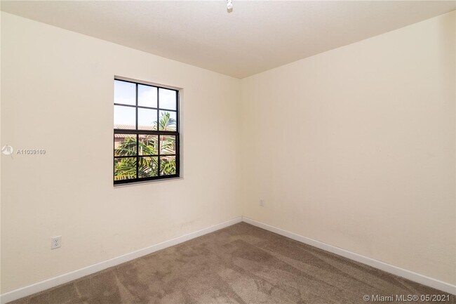 Building Photo - 3376 SE 1st St