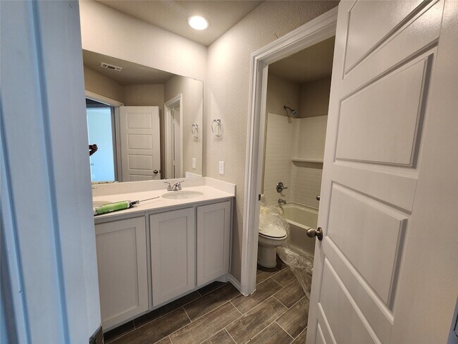 Building Photo - 355 Freestall Dr
