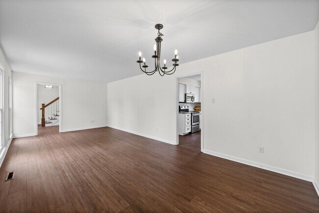 Building Photo - 132 Windsor Dr