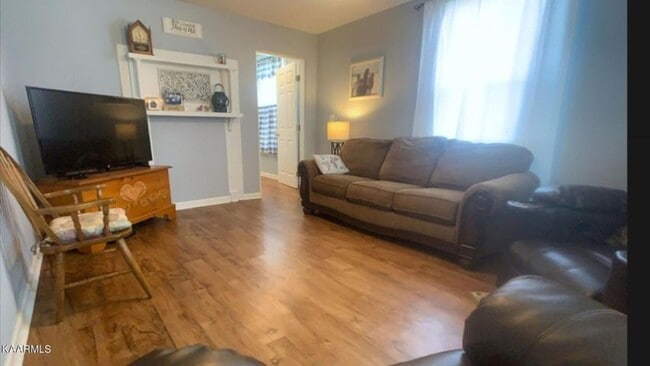 Building Photo - Maryville 37804 - 3 bedroom, 1.5 bath home - Call Troy Adams  865-233-6949