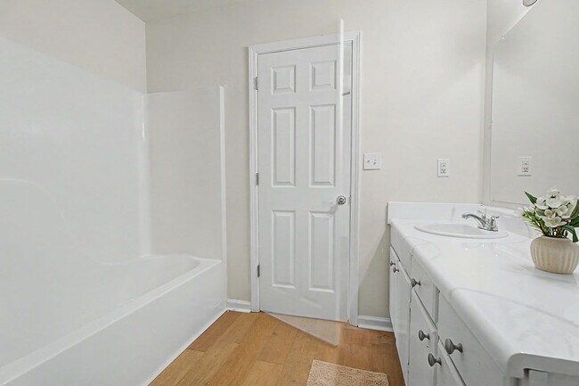 Building Photo - 511 Lavendula St