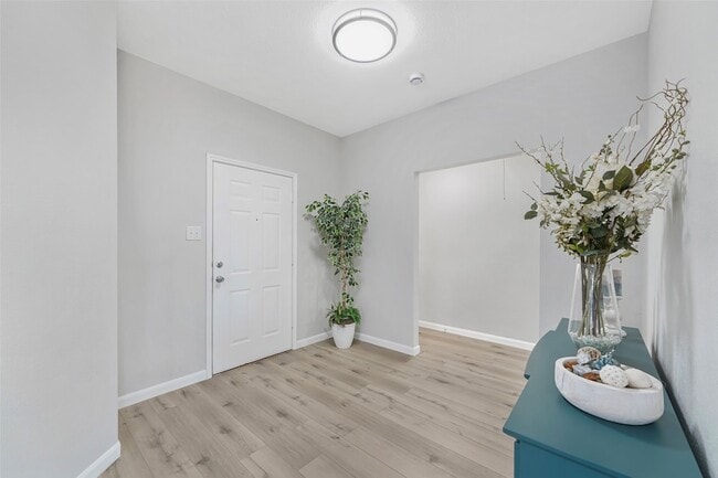 Building Photo - 2608 Glenhaven Dr