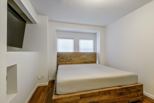 Building Photo - 144 Langton St