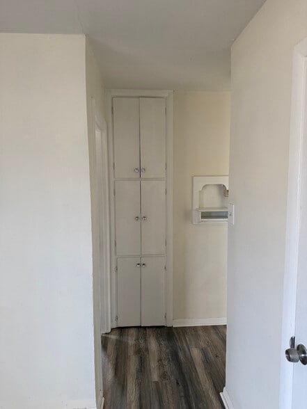 Building Photo - 3007 Curtis Dr