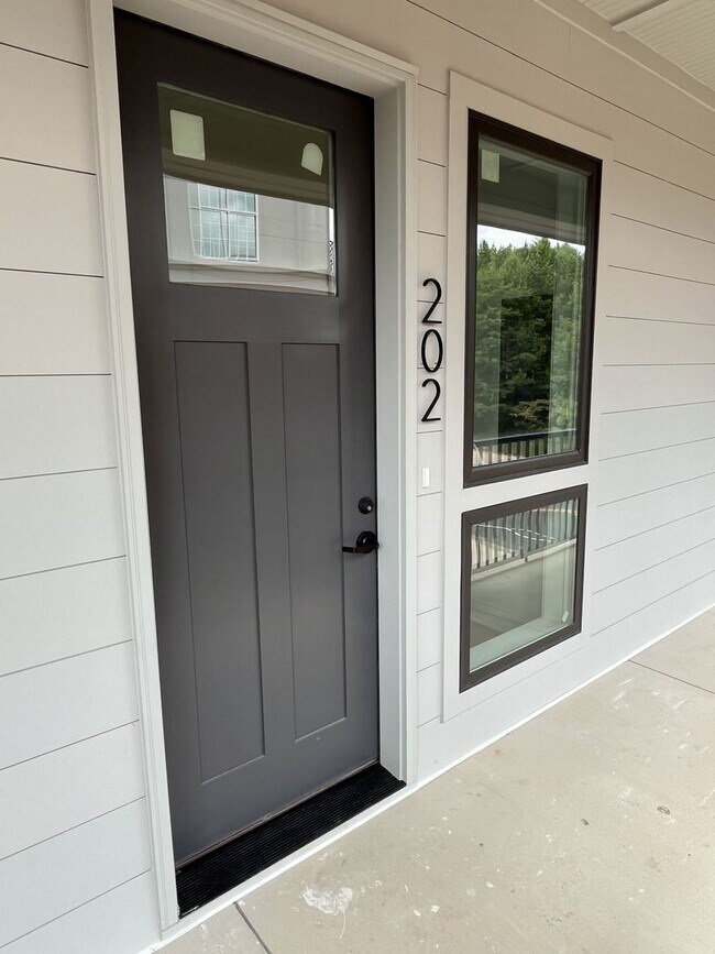 Building Photo - Brand New 2 Bed Condo in Cornelius