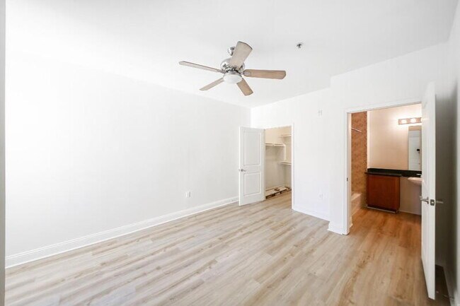 Building Photo - 6938 Laurel Canyon Blvd