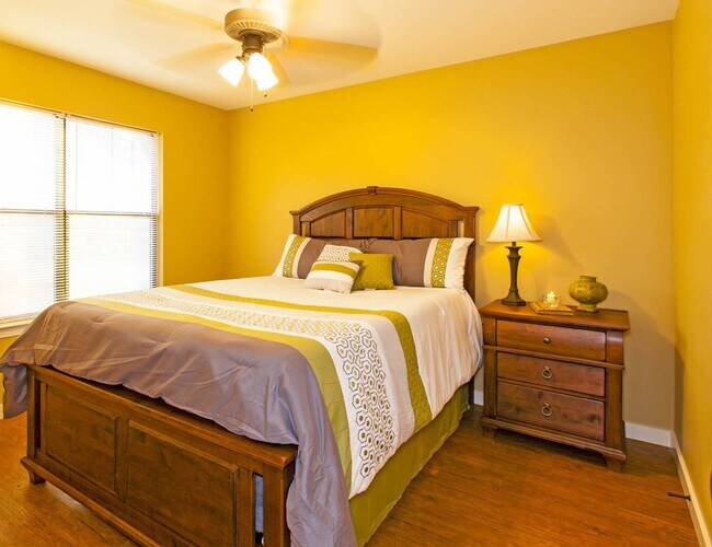 Building Photo - Stunning 3 Bedroom 2 Bath Duplex in West Tyler!