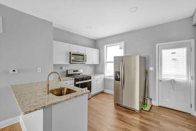 Building Photo - 1802 E 29th St