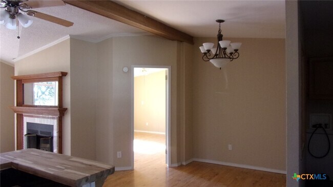 Building Photo - 252 Sir Winston Dr