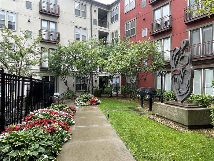 Building Photo - 1000 Providence Pl