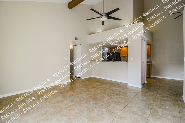 Building Photo - Lovely 2 bedroom condo in Chandler!