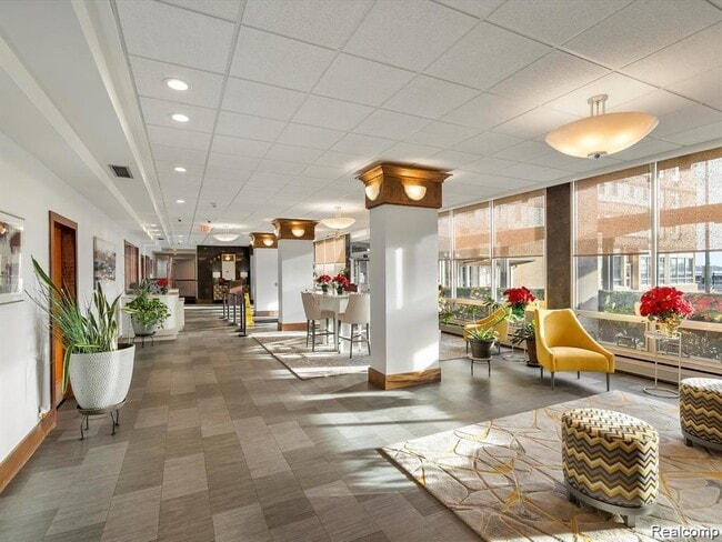 Building Photo - 8900 E Jefferson Ave