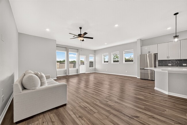Building Photo - 16118 Cottontail Burrow Ln