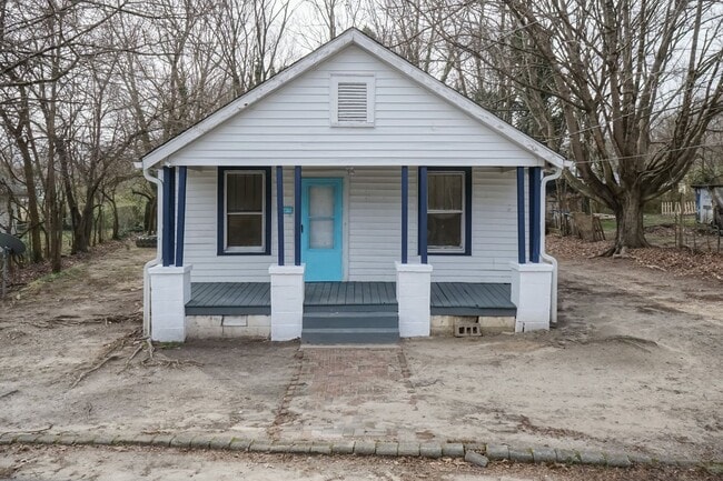 Building Photo - Two Bedroom Home!