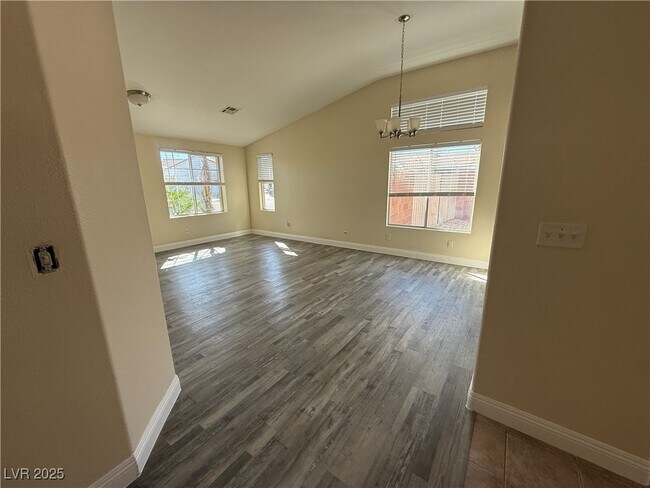 Building Photo - 708 Cozy Canyon Dr