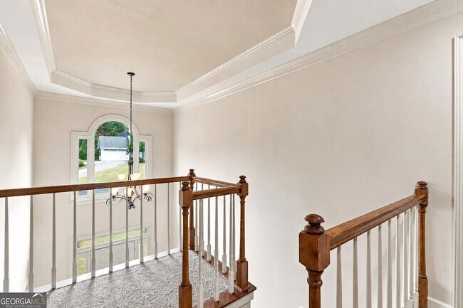 Building Photo - 3535 Claridge Dr NE