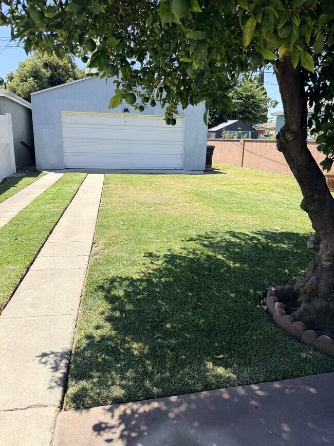 Building Photo - 9719 Mallison Ave