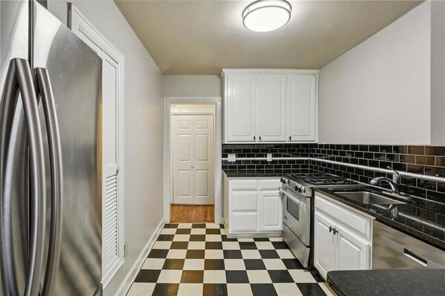 Building Photo - 22 Peachtree Hills Ave NE