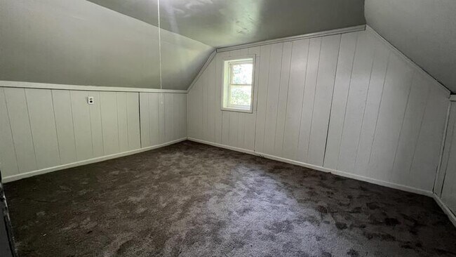 Building Photo - 330 Stafford St