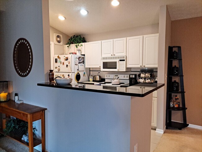 Building Photo - 6729 Meadow Creek Dr