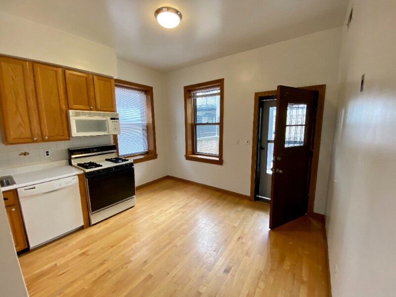 Building Photo - 1210 W Nelson St