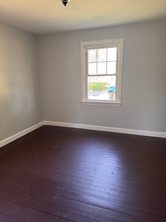 Building Photo - 2 Bedroom Home For Rent