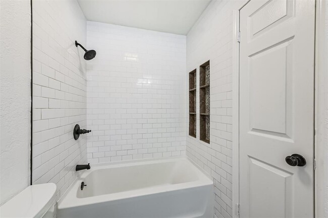 Building Photo - 210 Gentilly Dr