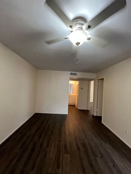 Building Photo - 1201 S McClintock Dr