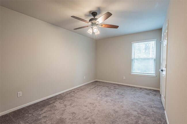 Building Photo - 165 Camelot Pl Ct