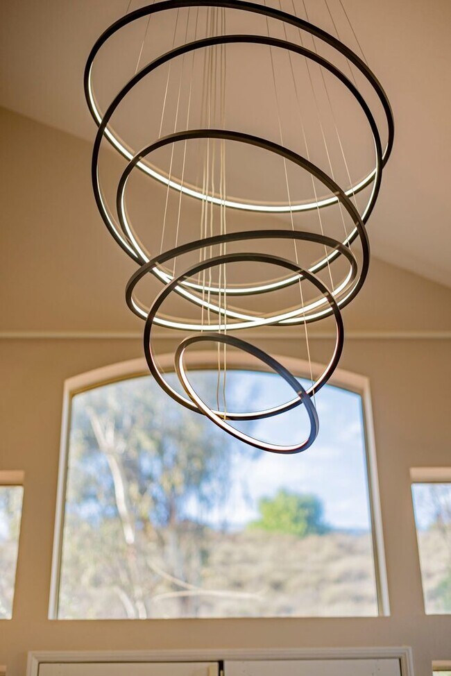 Building Photo - Fully Furnished! Prestige Luxury Single 5bed 3bath House