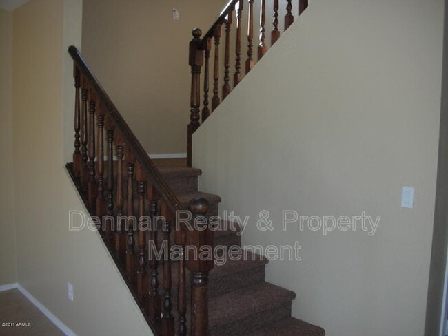 Building Photo - 5725 S 32nd Ln