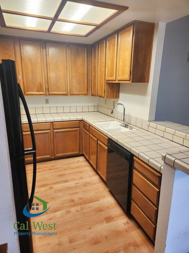 Building Photo - 01248 - % - Costa Mesa Terrace #G