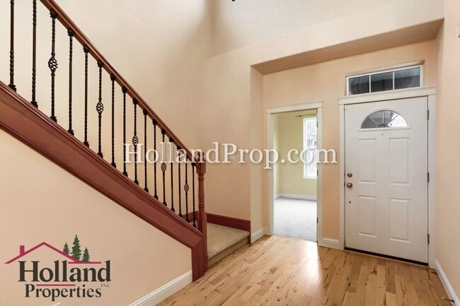 Building Photo - Must See, Beautiful 4 bedroom home in Hillsboro