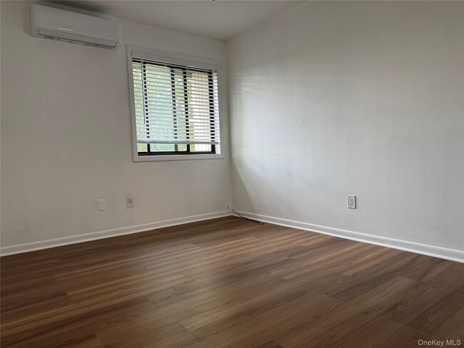 Building Photo - 6 Charlotte Mews