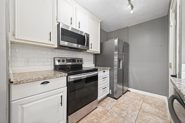 Building Photo - 6700 Richardson Rd