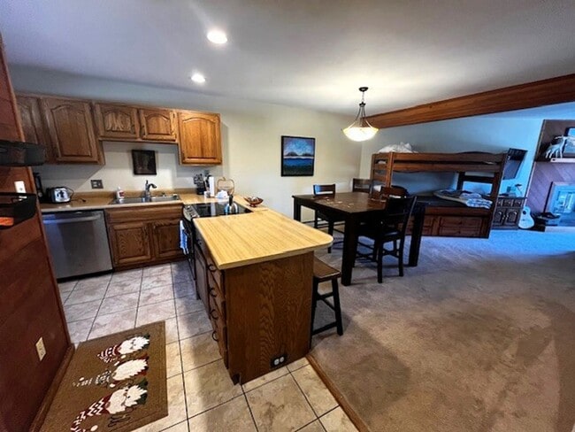 Building Photo - Winter Seasonal Rental- Snowscape 402
