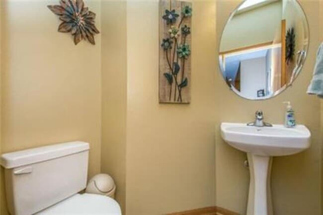 Building Photo - 523 E 4th St