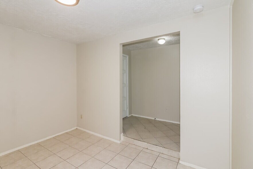 Building Photo - 8419 Old Meadow Ln