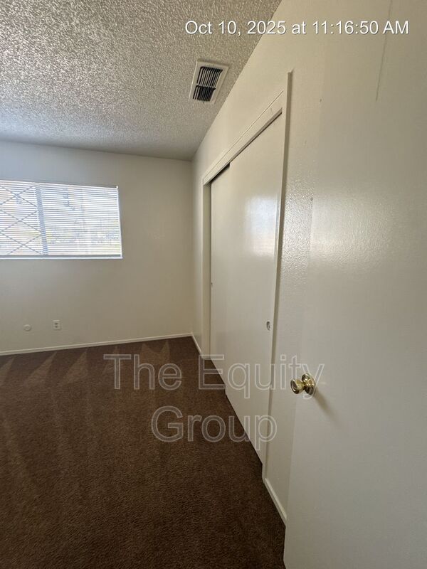 Building Photo - 2837 W Walnut Ave