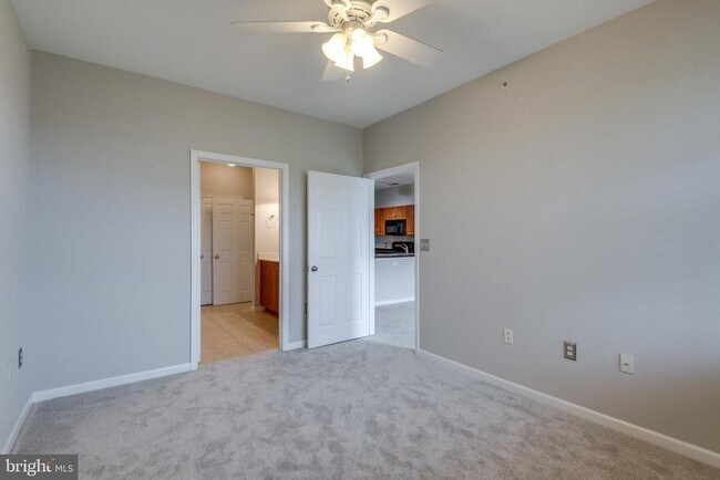 Building Photo - 12958 Centre Park Cir