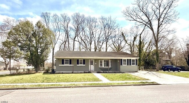 Building Photo - 644 5th St