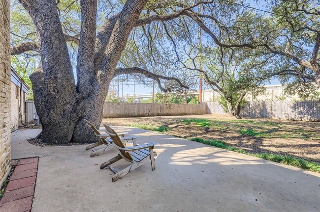 Building Photo - 5702 Fairlane Dr