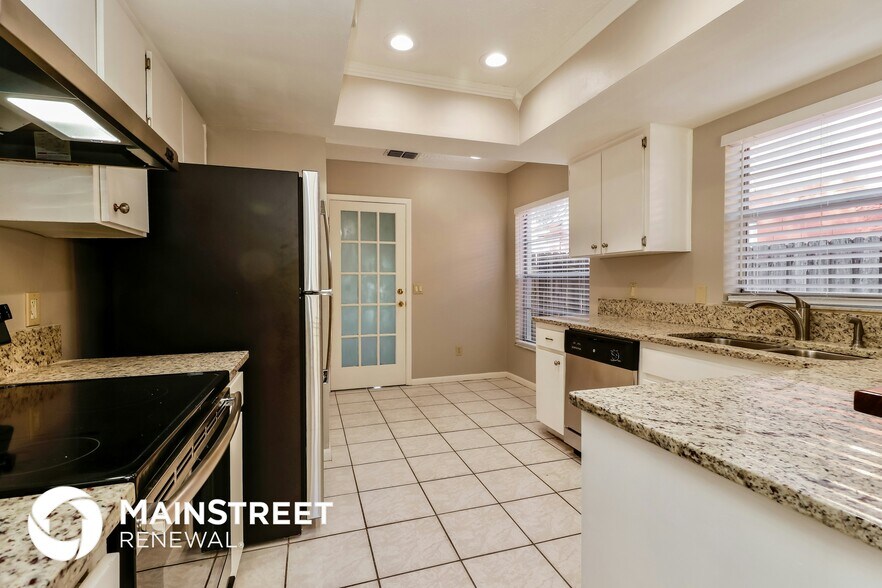 Building Photo - 207 Regal Park Dr