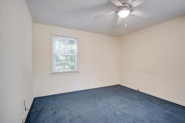 Building Photo - 552 Whitehead Dr