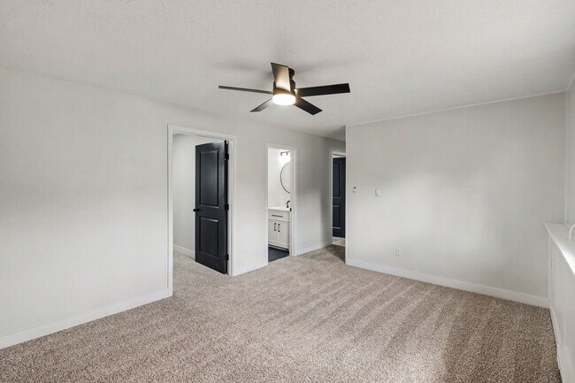 Building Photo - 8204 Hallett Ct