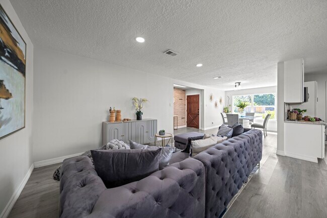 Building Photo - 1109 Moody St