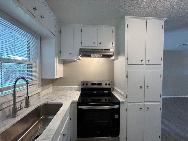 Building Photo - 506 Seville Dr